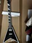 Jackson JS Series King V JS32 Black with White Bevels