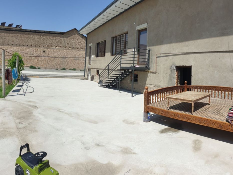 Тошкент вилояти Нурафшон шахрида уй сотилади