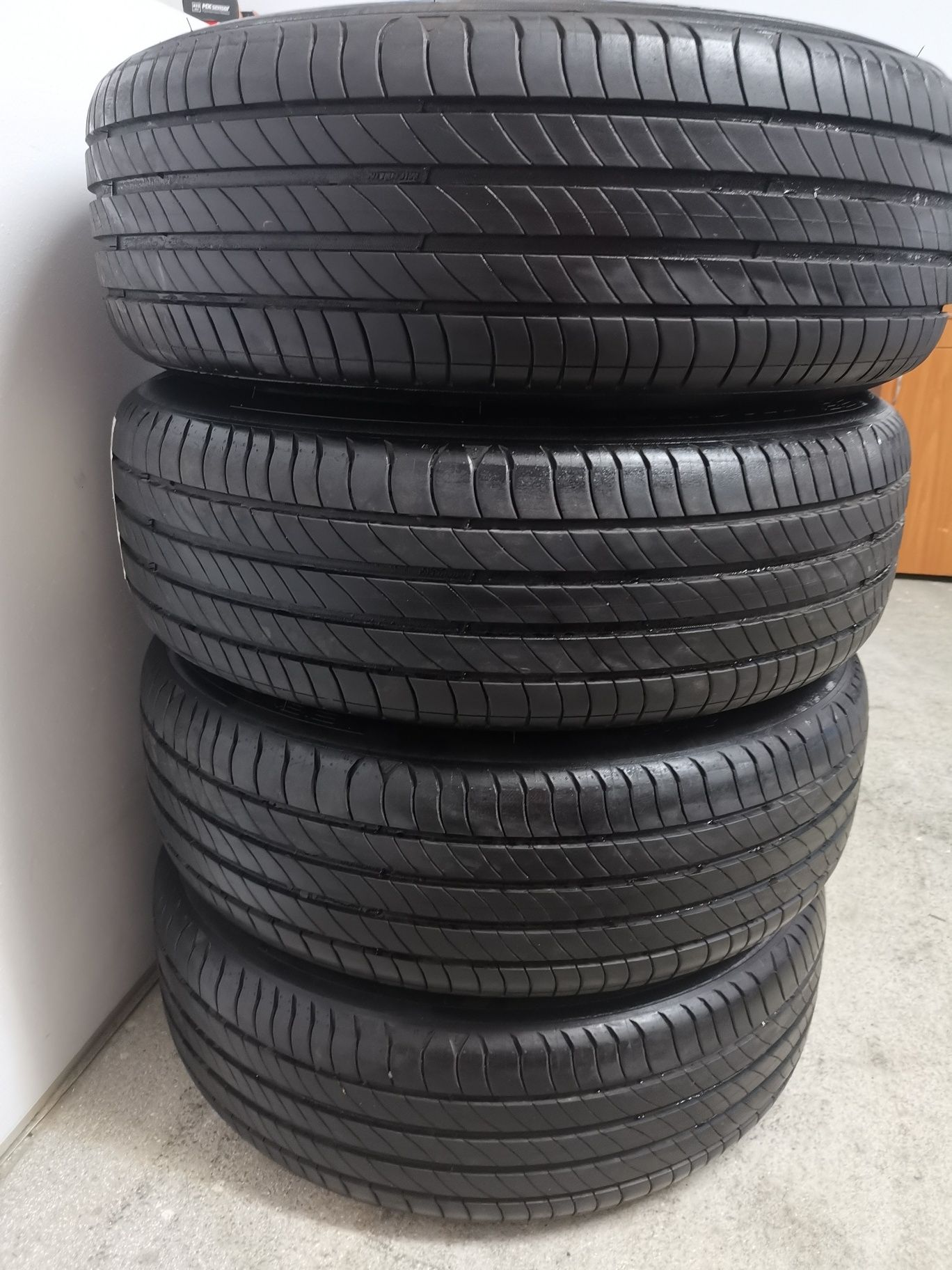 Anvelope  215 65 17 Vara  Michelin