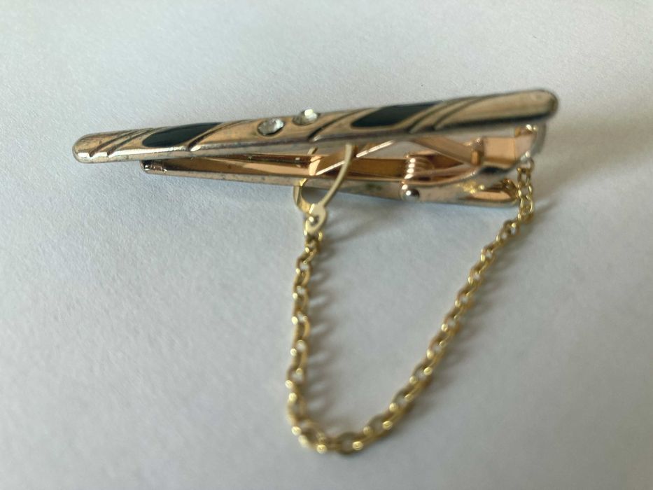 Продавам игли за вратовръзки