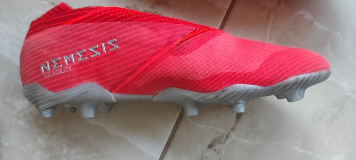 Adidas Nemeziz 19+.н.39
Брайън Бърн