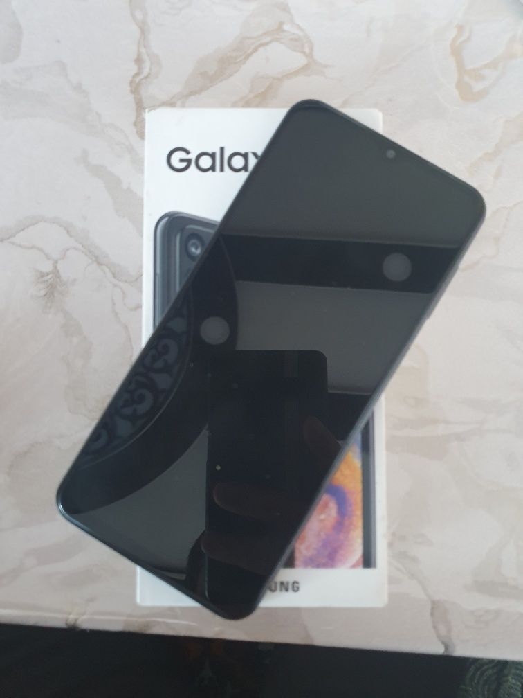 Samsung A23 bir qul ishlatilgan ayol kishi ishlatgan ochilmagan telfon