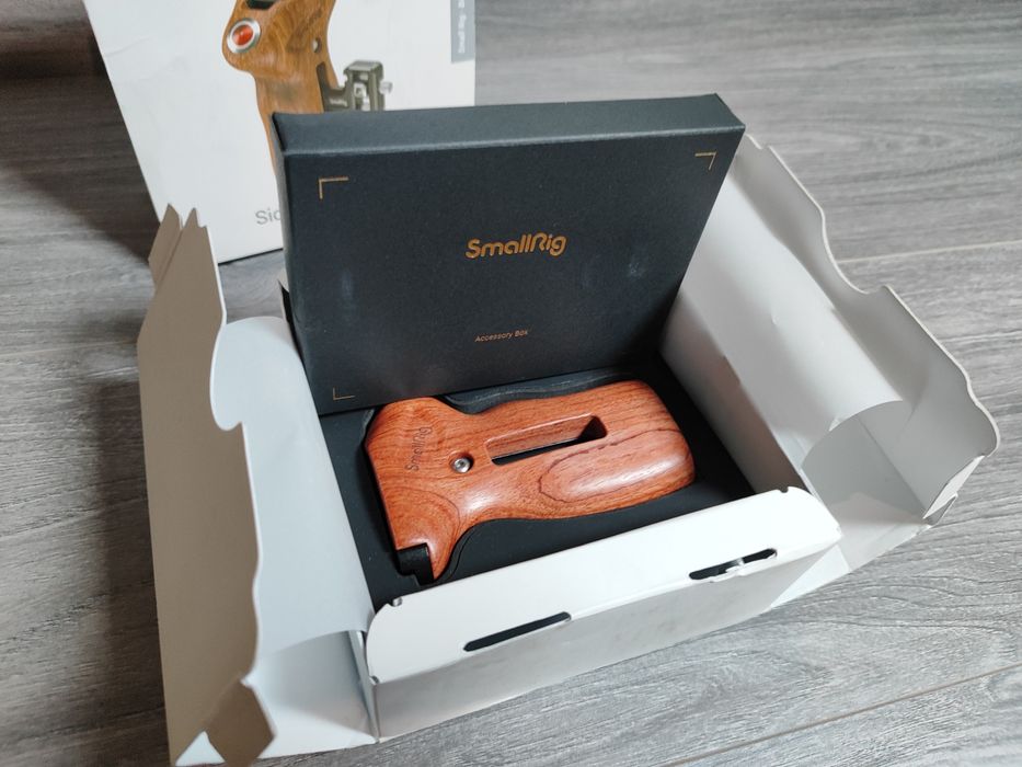 ПРОМО ! SmallRig Дървена Ергономична ръкохватка / фото аксесоар !