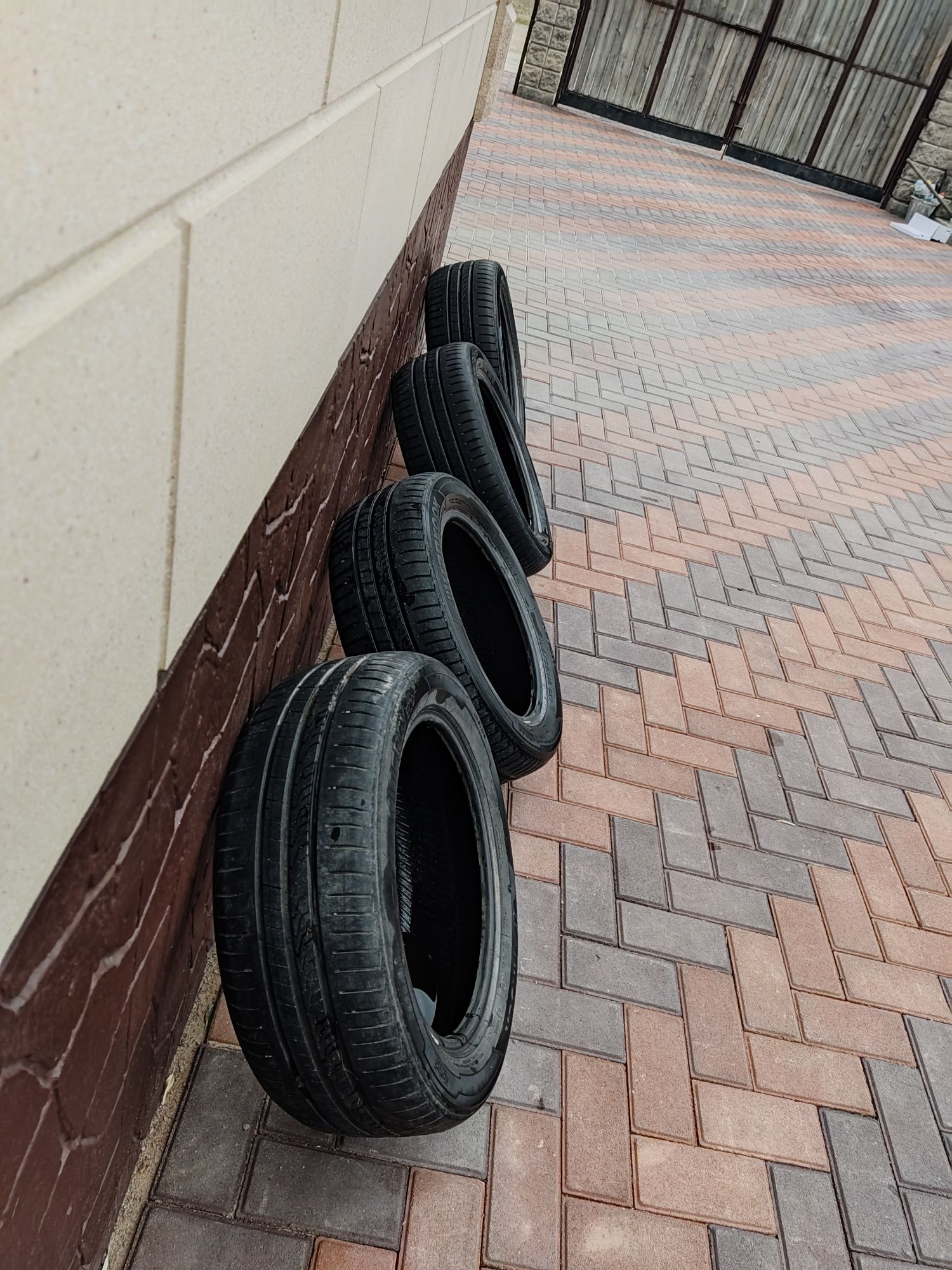Продам 4 шины размер 185/55R15 82V