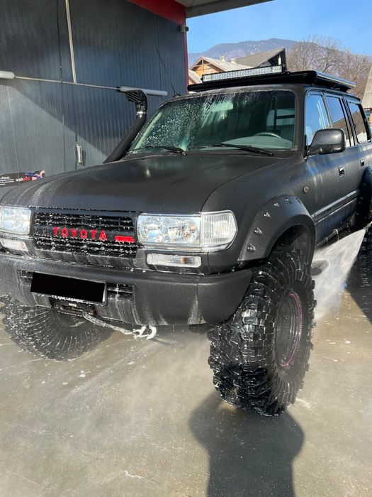 Toyota Land Cruiser off-road