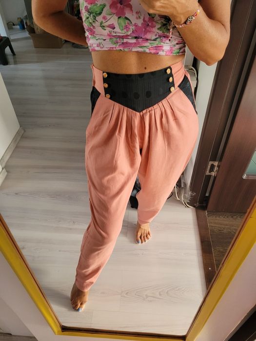 Pantaloni cu talie înaltă