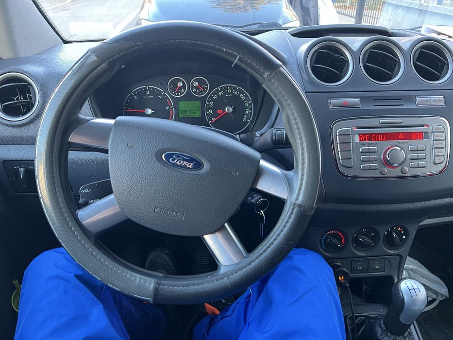 Ford connect 1.8 tdci 90 cp AC