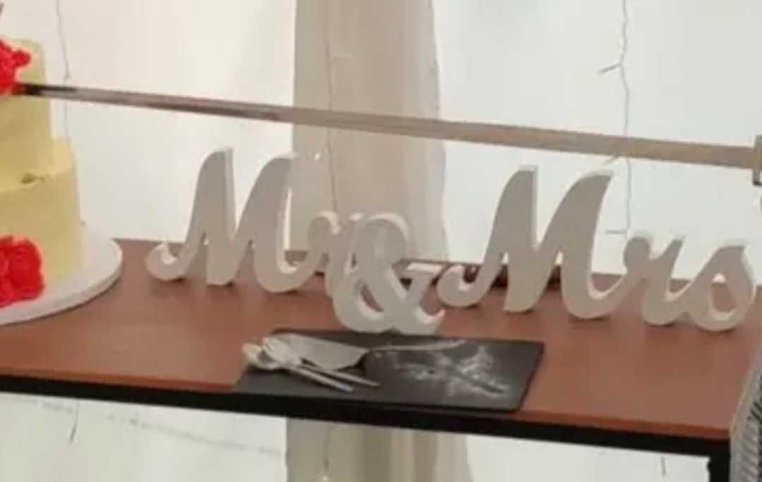 Сватбена декорация Дървена табела Mr. & Mrs.