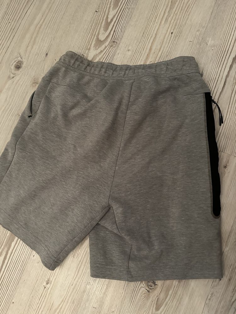 Nike tech fleece-къси гащи S
