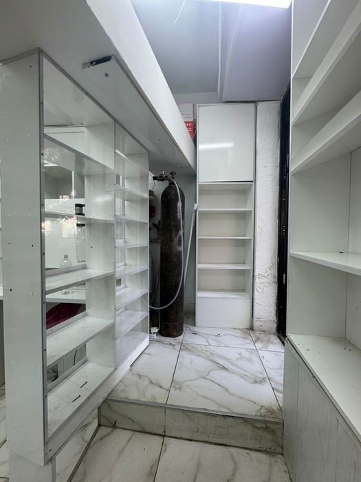 Продаётся оборудование и стеллажи для магазина