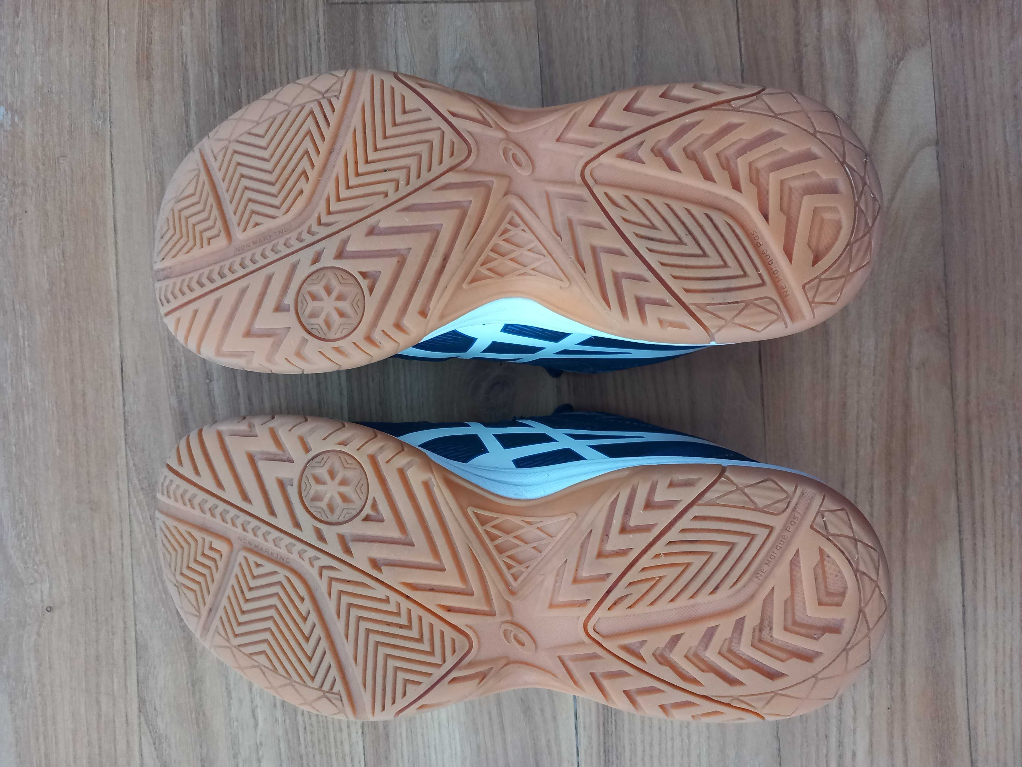 Оригинални маратонки Asics за волейбол 37 н.