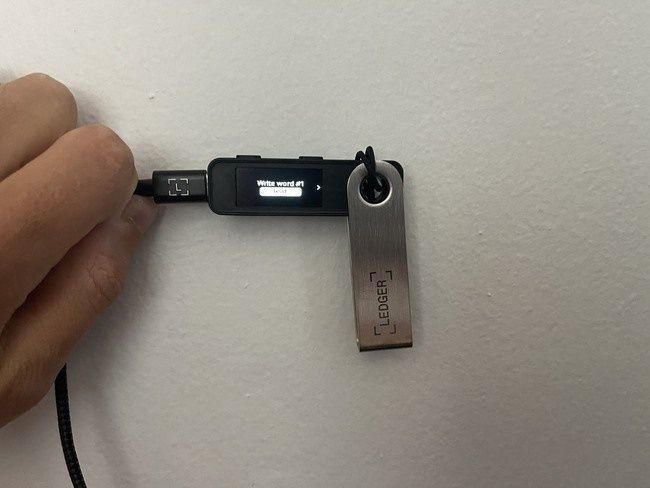 Продам крипто кошелек LEDGER NANO S