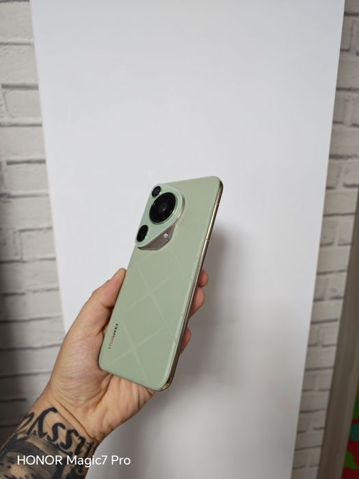 Vand sau schimb Huawei Pura 70 Ultra Green 16/512GB totul original.