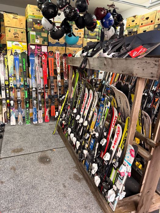 Vand skiuri/ snowboard si clapari inre 80 si 180 cm