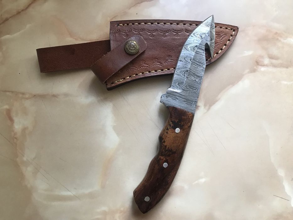 Ръчно изработен ловен нож от дамаска стомана