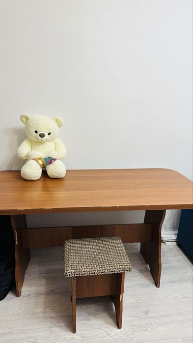 Срочно продам кухонный стол