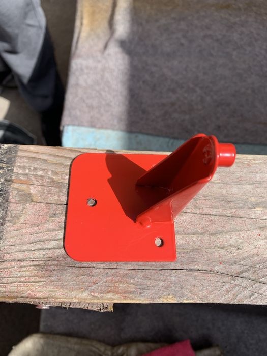 Стойки за пожарогасители за стенен монтаж