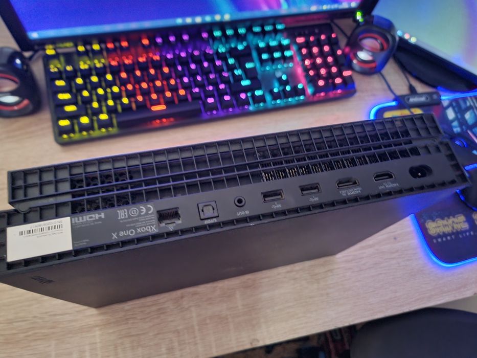 Xbox One X – 1TB, 4K – Stare foarte bună