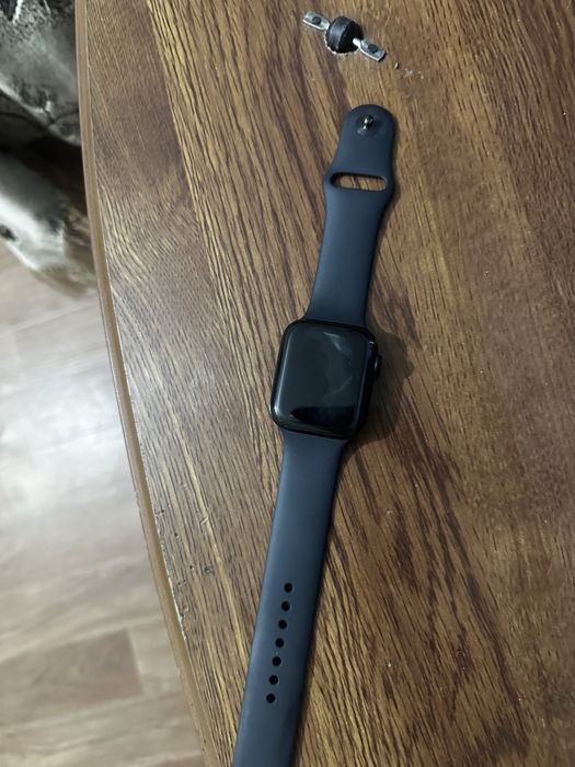 Продаю apple watch se 2 gen 44mm