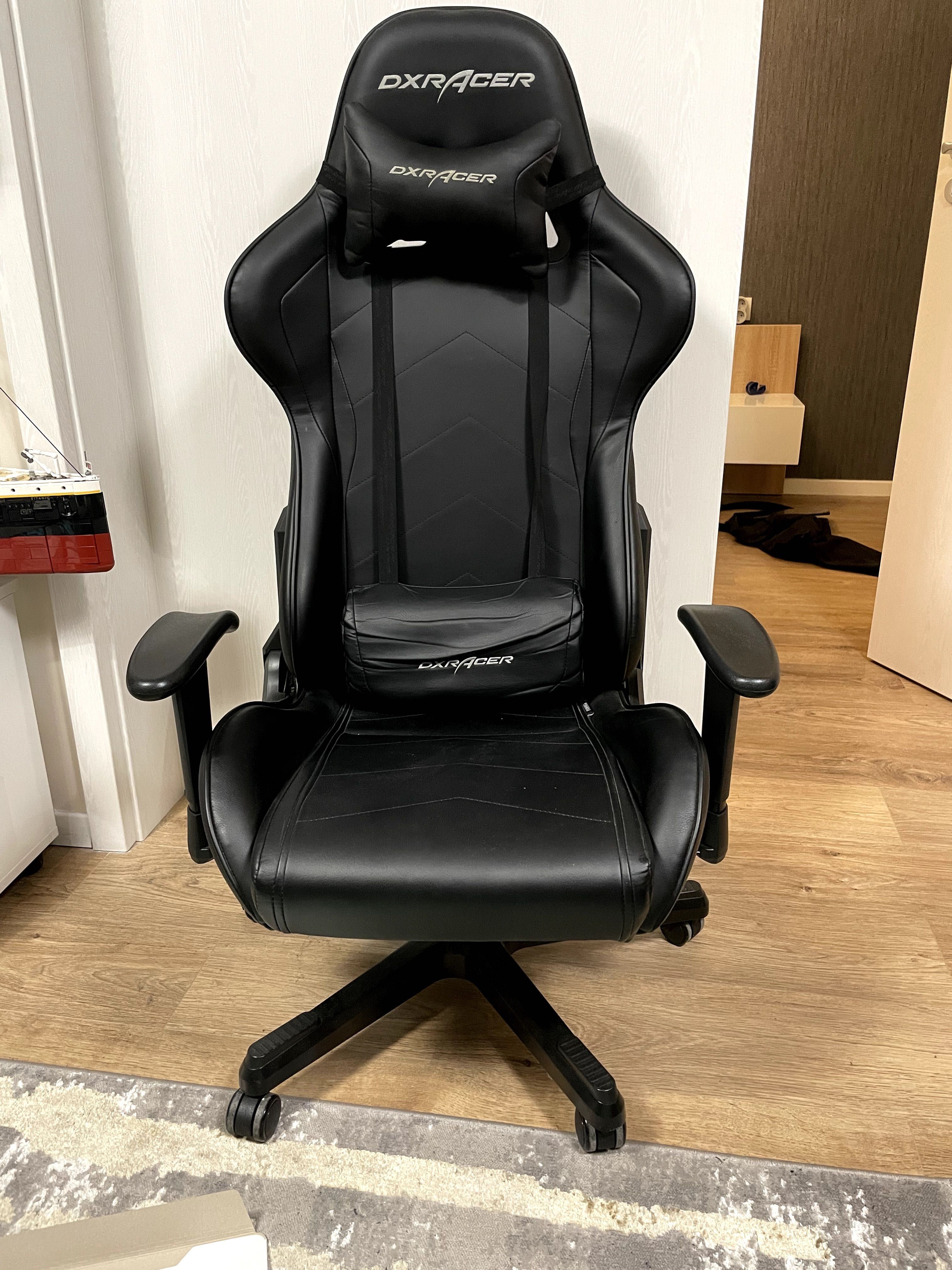 Scaun DXRacer negru din piele