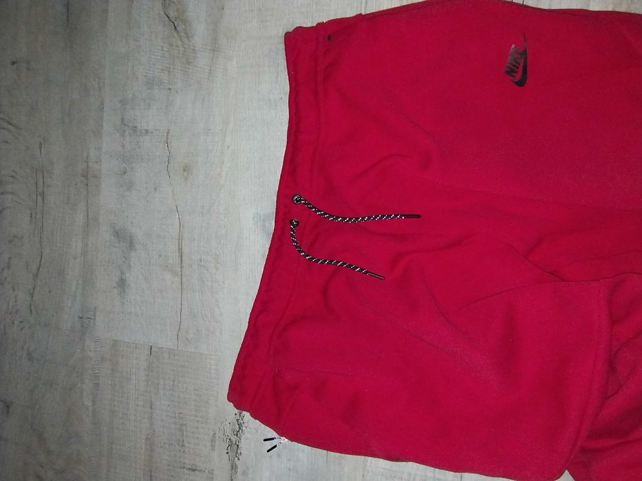 Nike tech fleece roșu