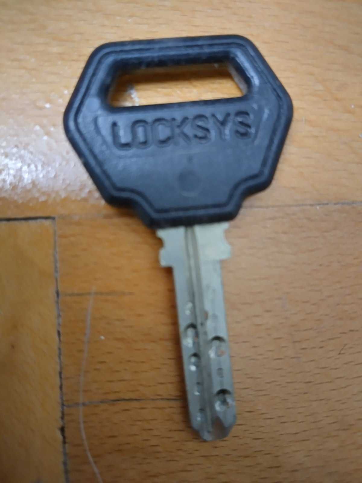 Секретна брава за четиристранно заключване + два патрона LOCKSYS