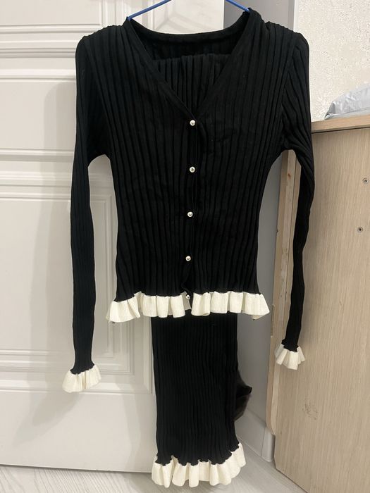 Продам костюм, теплый легкий