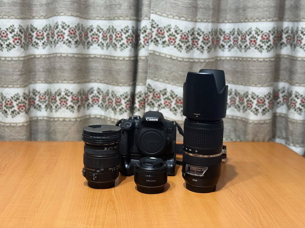 Canon 800D +Canon 50mm 1.8 +Sigma 17-50mm F2.8 +Tamron 70-300 F4/5.6