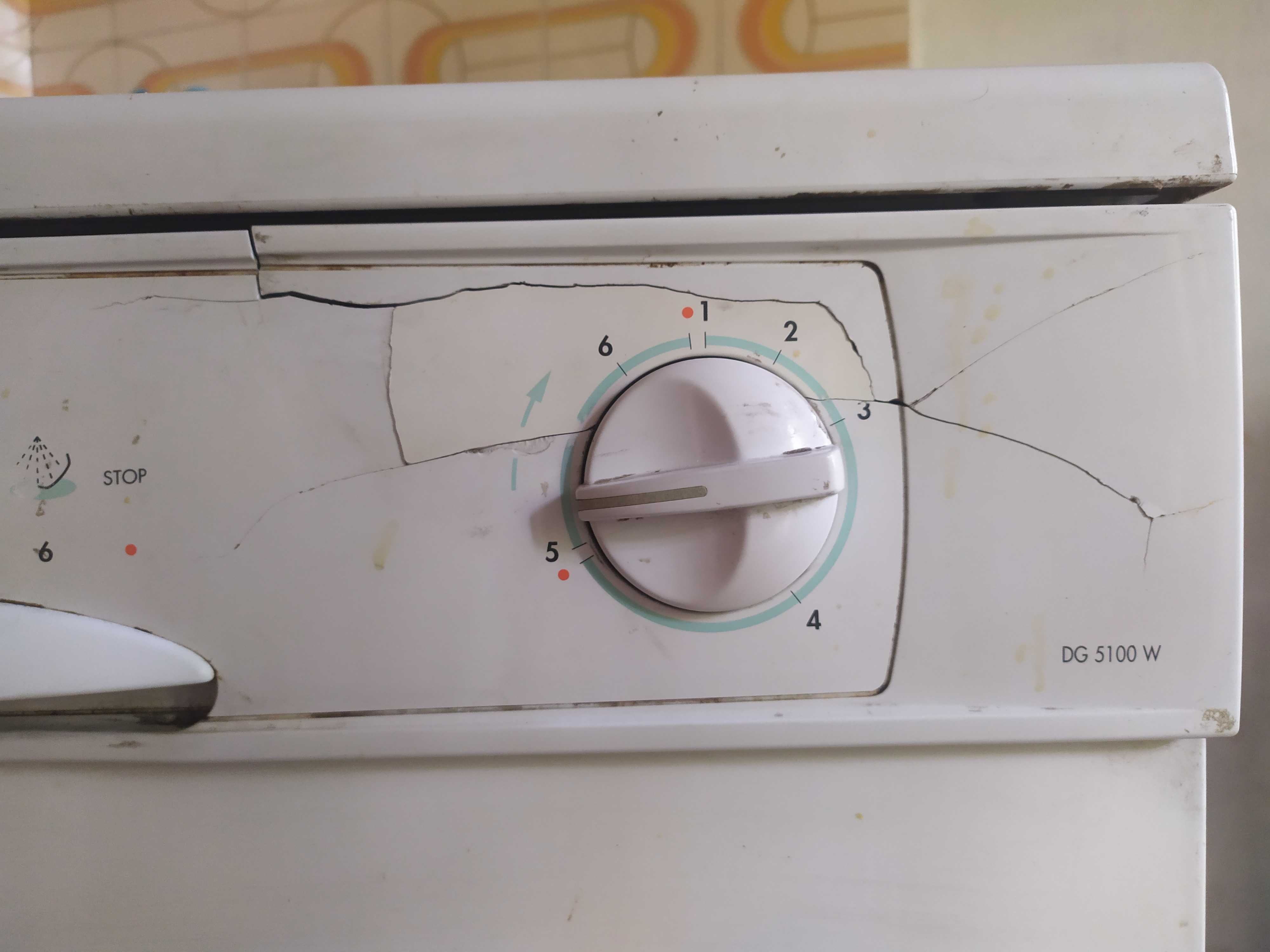 Миална машина Indesit DG 5100 W