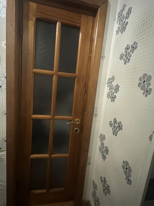 Vand usi din lemn masiv