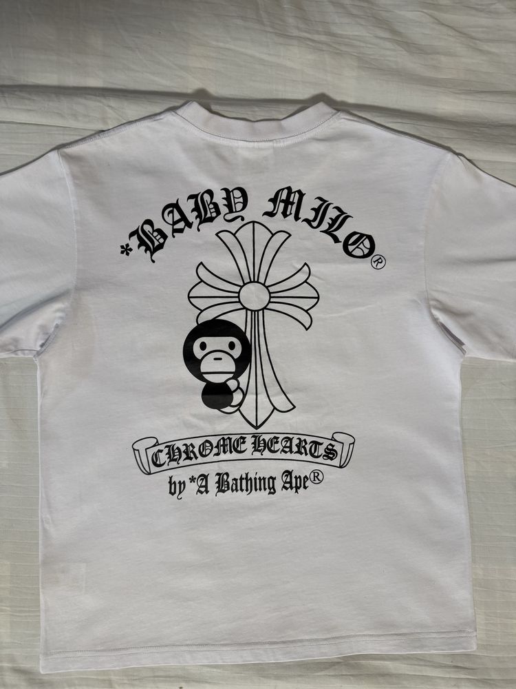 Бяла тениска колаборация на Bape и Chrome hearts