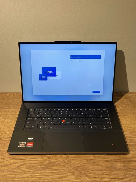 Lenovo ThinkPad Z16 16" OLED AMD Ryzen 7 32GB Radeon RX 6500M 2TB SSD