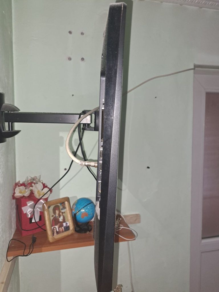 Vand televizor philips  preț usor negociabil