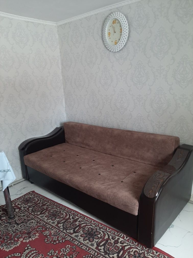 Диван сатамын, ұсталынған, бірақ жағдайы жақсы