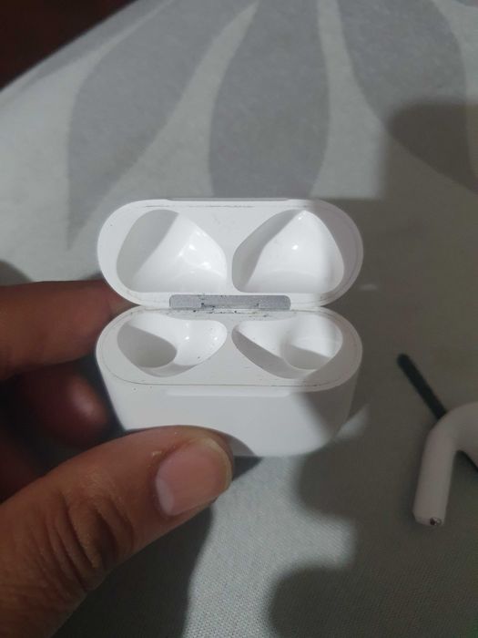 AirPods 4 с Active Noise Cancellation