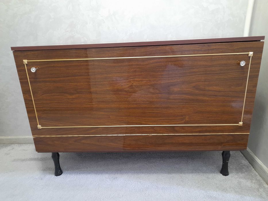 Большая тумба для белья.