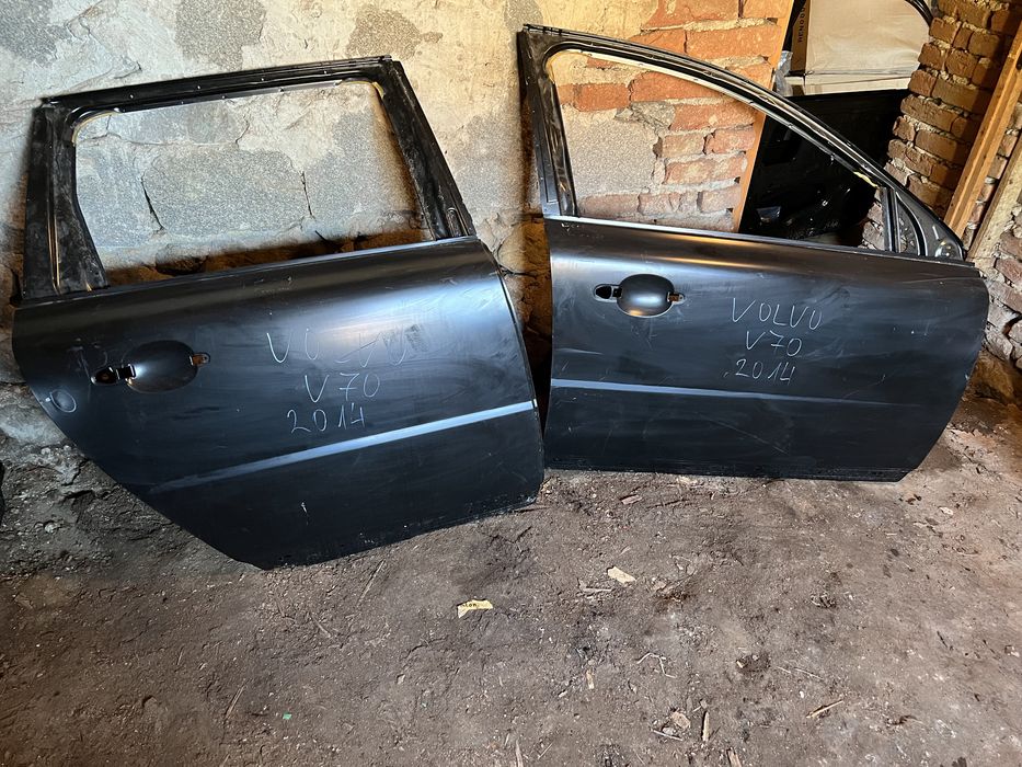 Volvo V70 предна дясна врата,задна дясна врата НОВИ