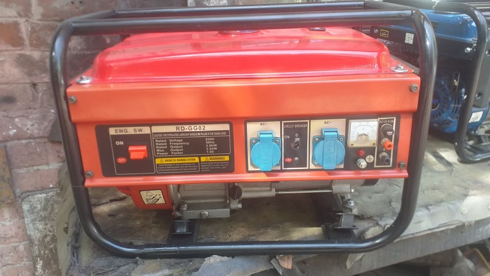 Vand 2 generatoare curent pe benzina