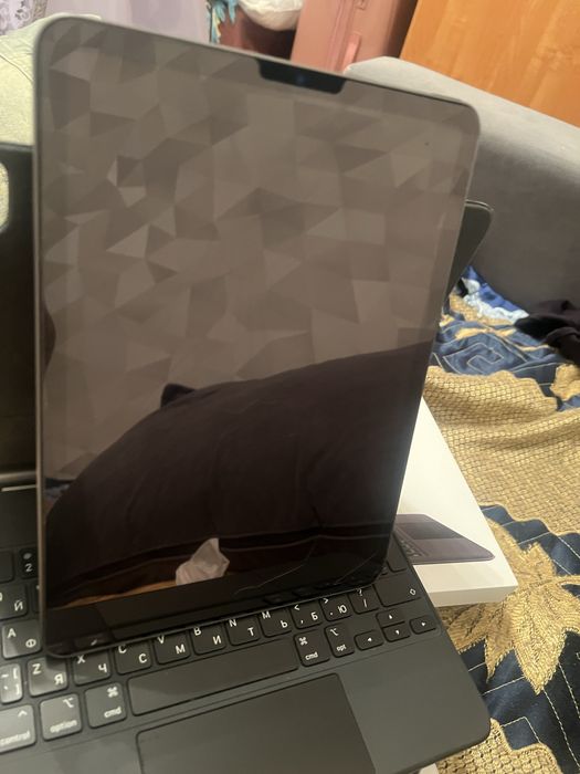 IPad планшет почти новый