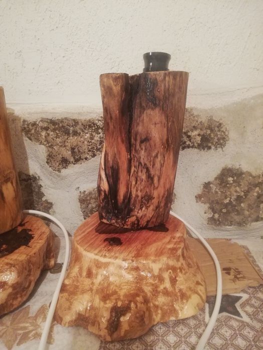 Настолна лампа от акация и дъб