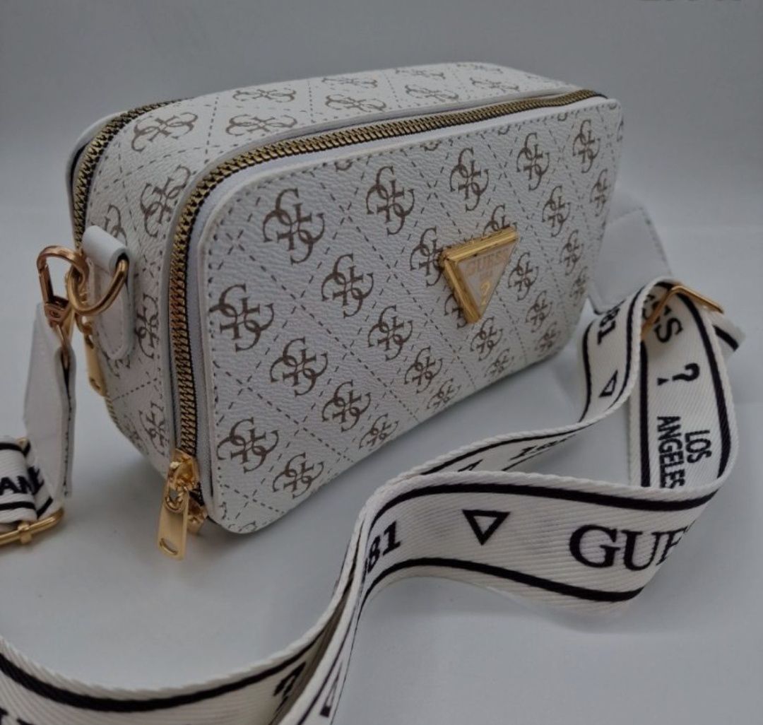 Малки чанти на GUESS