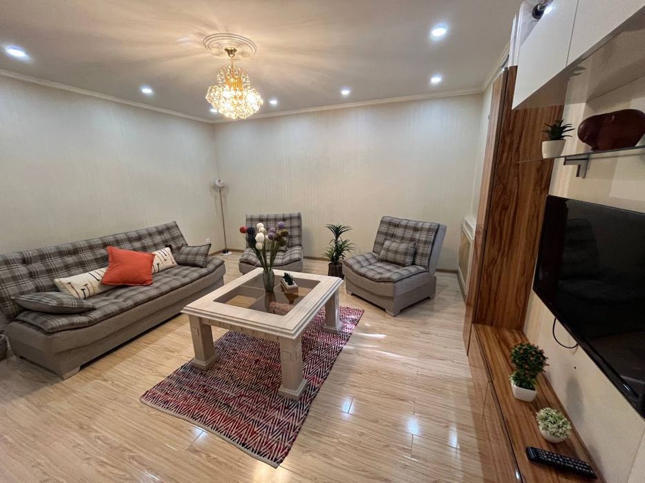 Сдается своя 4 х комнатная квартира в районе Цума,напротив 110 школы