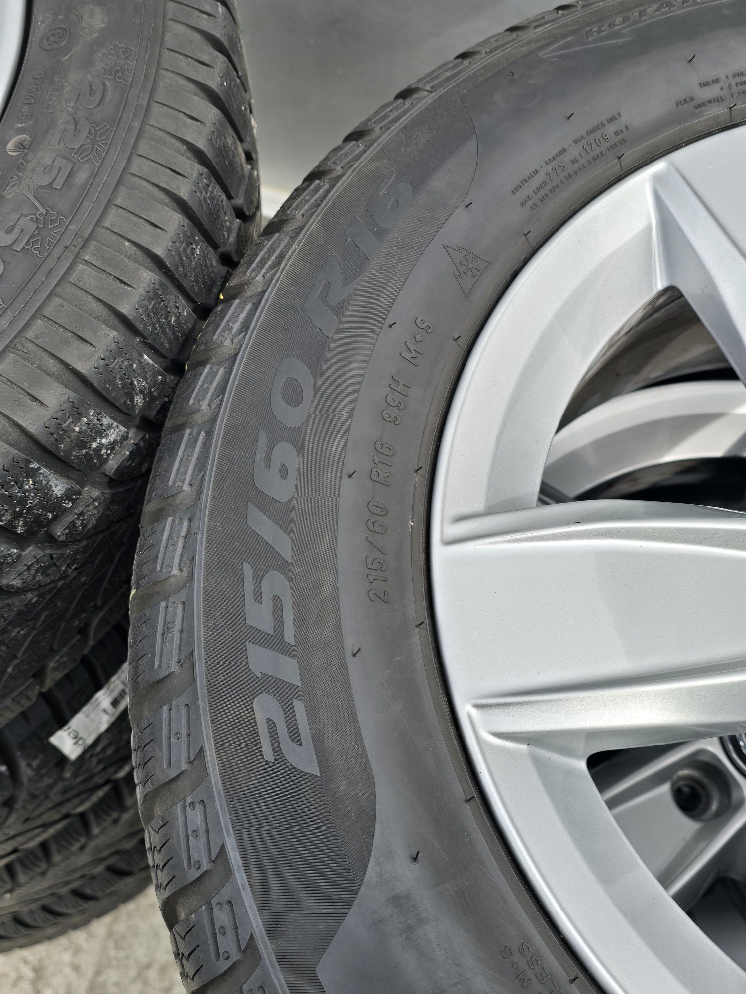 4 Броя 215/60/16 Pirelli 6,5mm