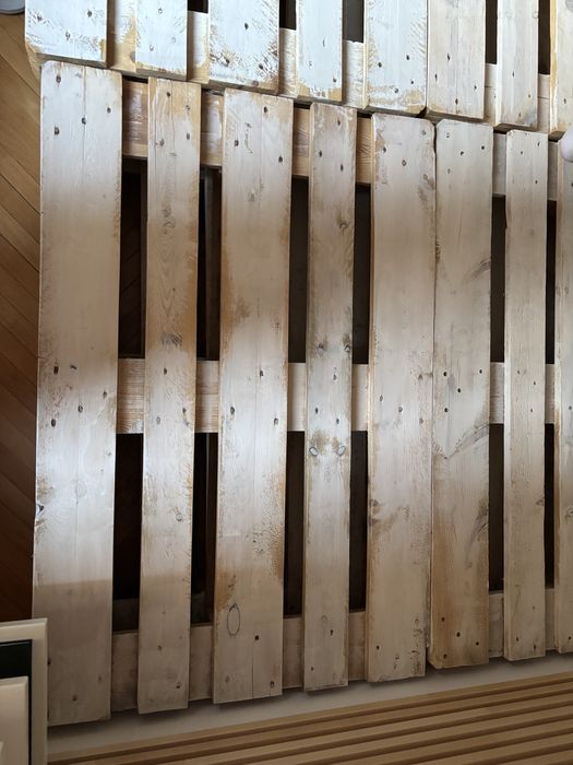 Легло от дървени палета