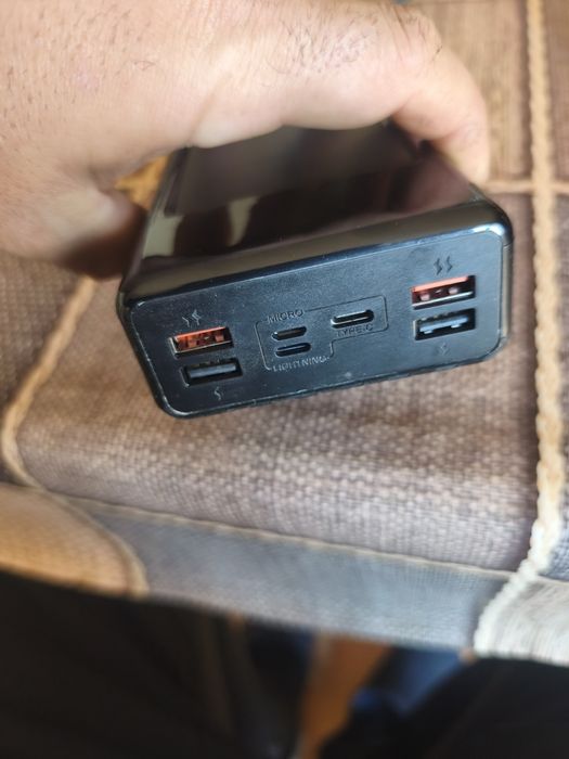 Продават се  два лаптопа hp crome Os +  Към тях Палмър банк 30000