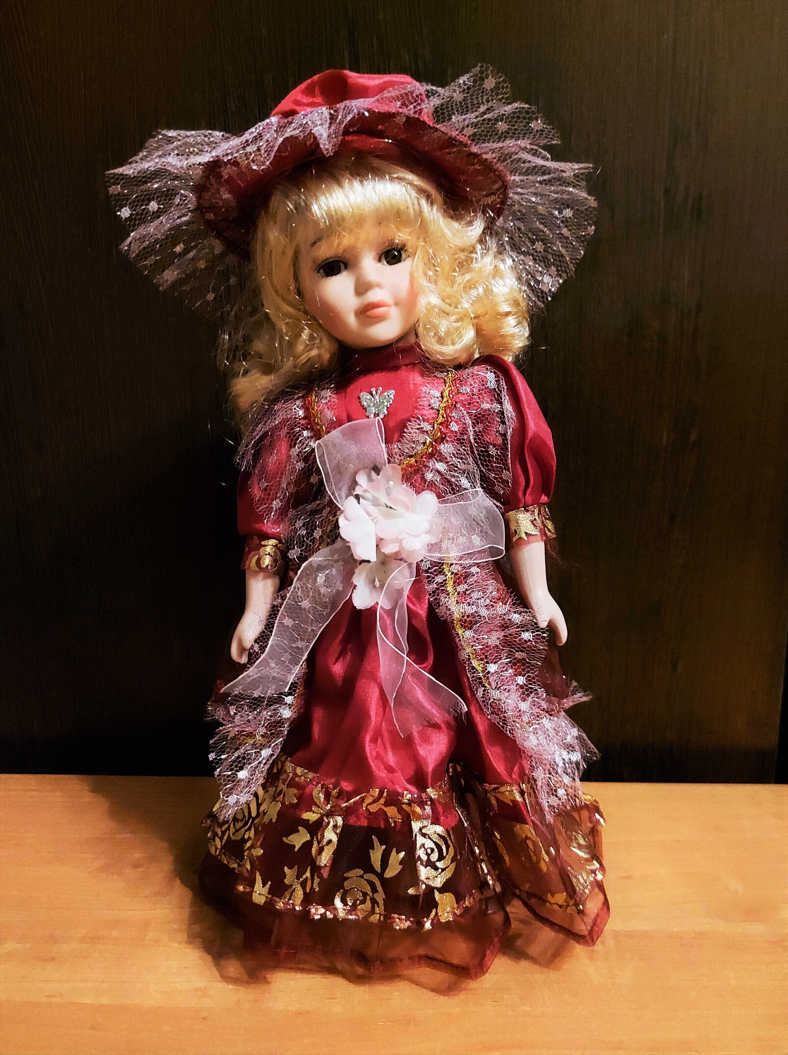 Кукла в красном платье керамическая