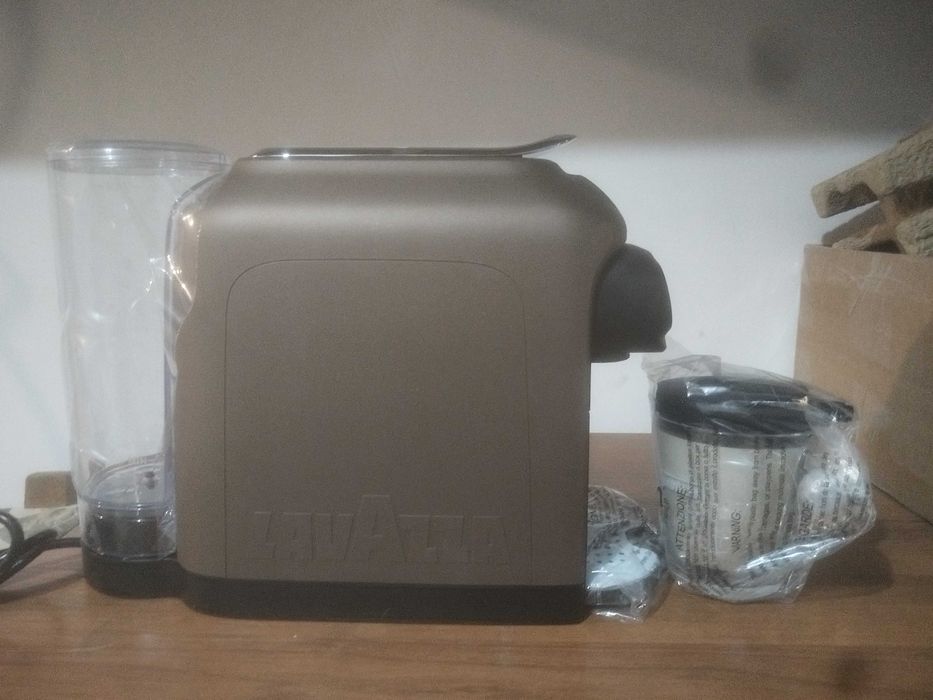 Нова Lavazza a Modo Mio Desea Кафемашина с Капсули