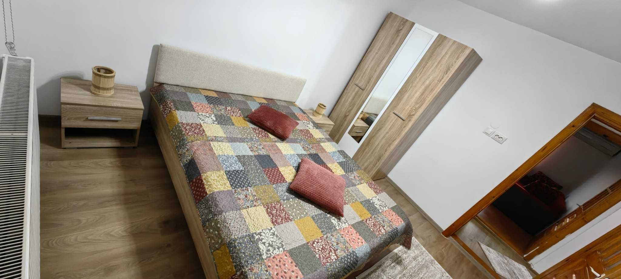 Apartament 3 camere, decomandat, renovat, mobilat, zona Mall D ta