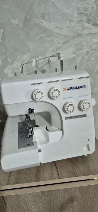 Продам оверлок новый