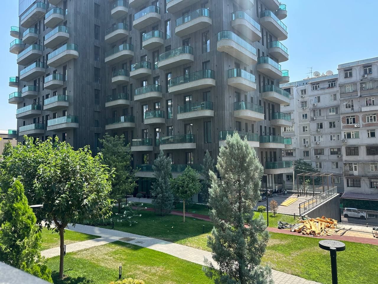 Продаётся 2 комнатная квартира в ЖК Parkwood,ул.Нукус,Рос.Посольство